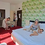 Alma Ivavev Isus Отель Мамая