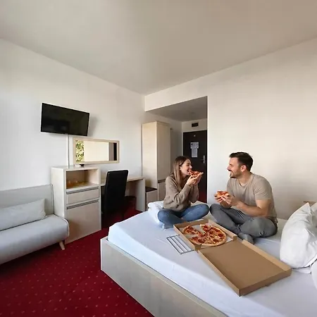 Alma Ievavev Isus Otel 3*
